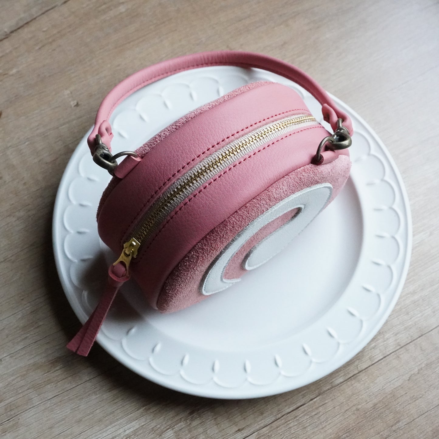 ピンクロールケーキのハンドストラップポーチ