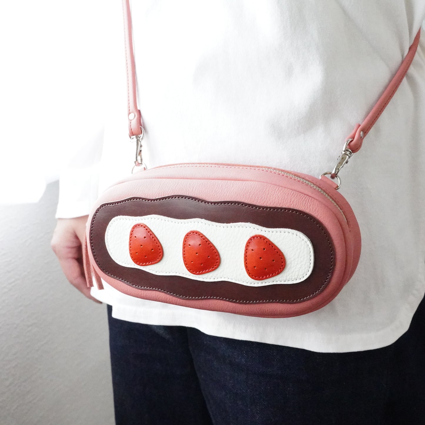 ピンクエクレア苺のポシェット